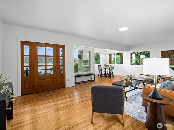 4th image of 1351 Jacobsen Boulevard