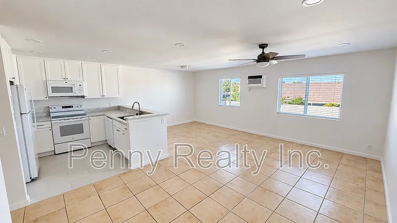 2 bed, 2.0 bath, 800 sqft, $2,995 — Photo 3