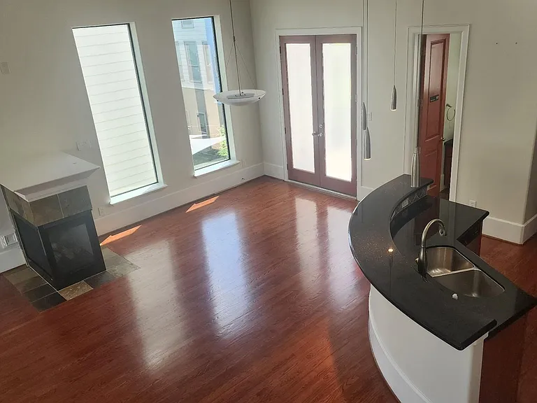 715 Reinicke St — Photo 32