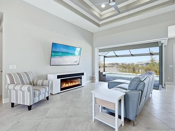 3rd image of 15272 Lakeland Cir