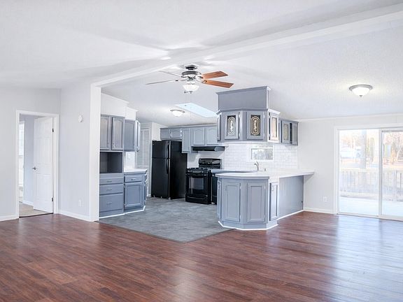 3rd image of 141 Mason Ave N