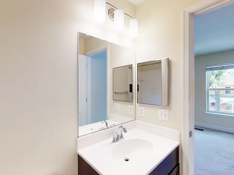 720 Barnes St NE — Photo 43