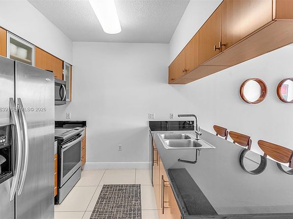 4th image of 1750 N Bayshore Dr #5010