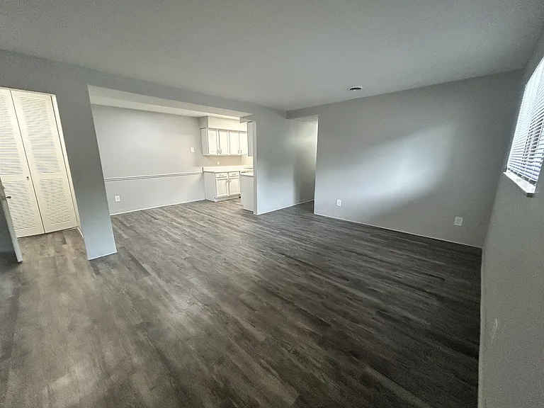Secor Flats — Photo 52