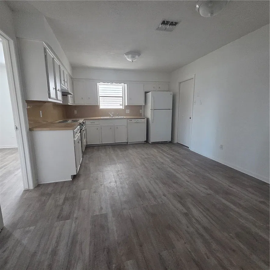 3 bed, 2.0 bath, 1466 sqft, $2,000 — Photo 2