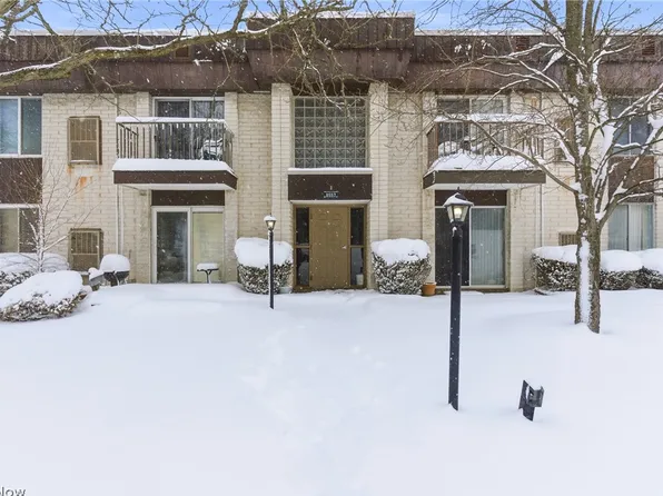 8557 N Akins Rd APT 204, North Royalton, OH 44133
