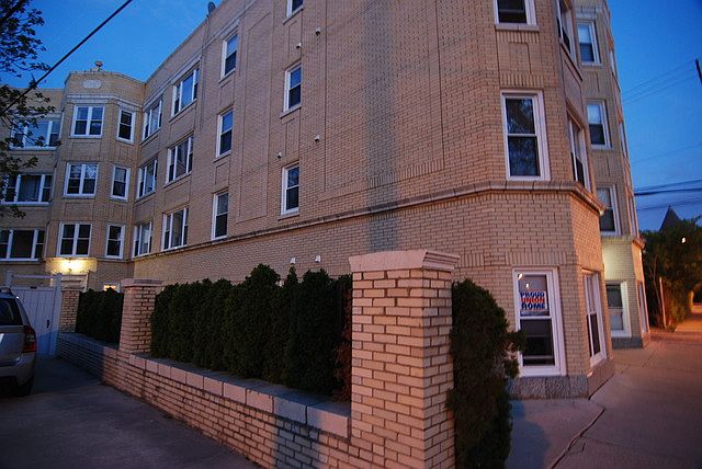 1st image of 3215 N Francisco Ave #2W