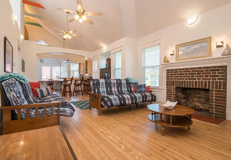 609 Lenox Ave — Photo 1