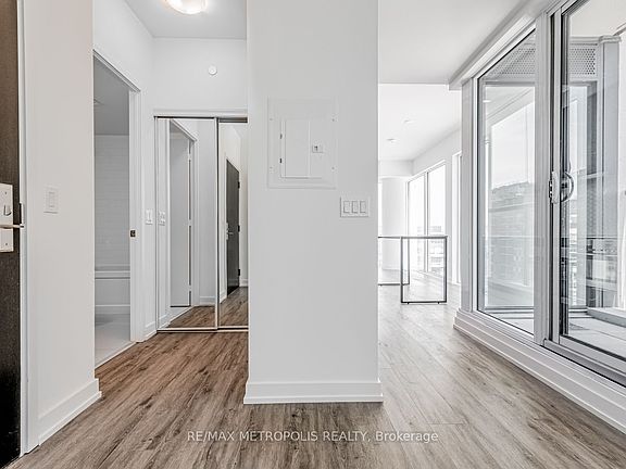 4th image of 158 Front St E #1508