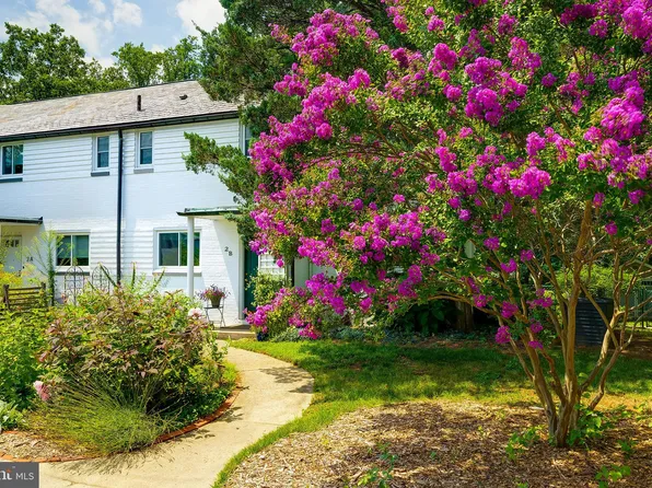 2 Ridge Rd, Greenbelt, MD 20770