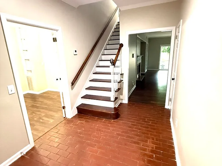 2028 Hazel Hedge Ln — Photo 6