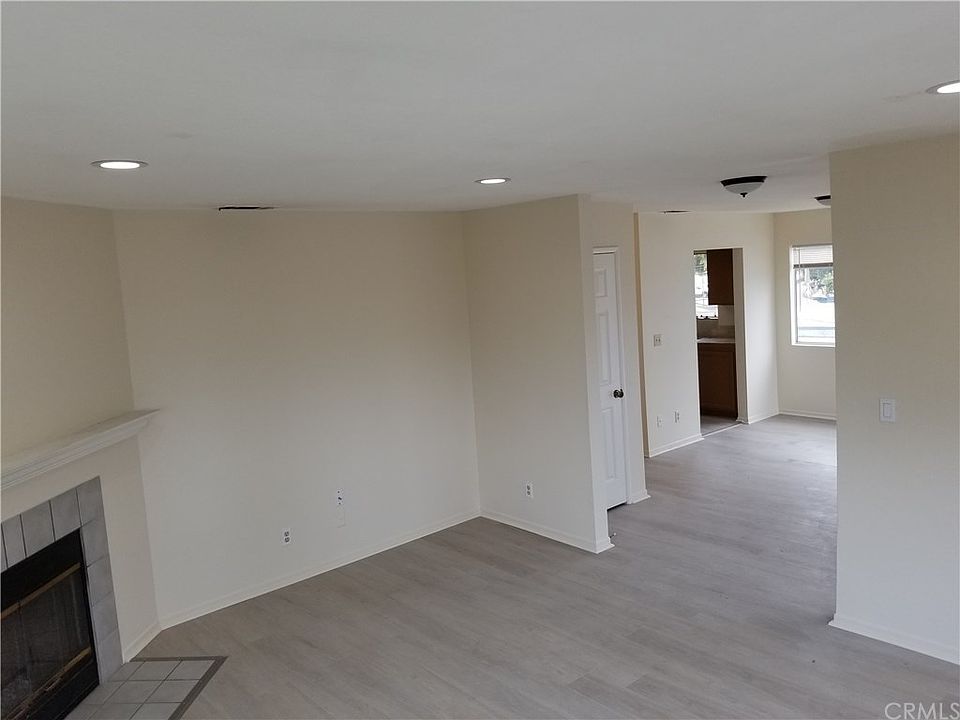 1st image of 877 W Santa Cruz St #4