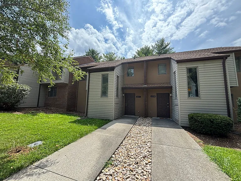 325 Shenandoah Cir — Photo 2