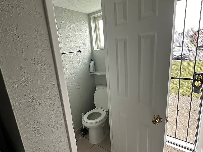 4878 Banbury Ct #4 — Photo 6