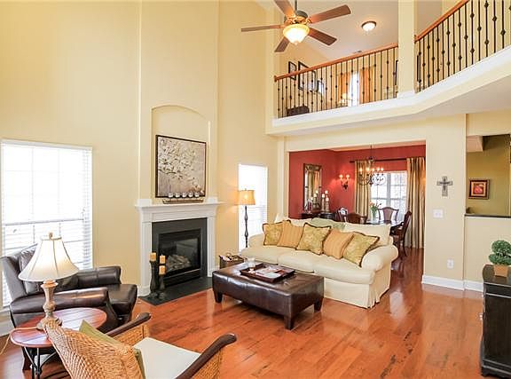 3rd image of 9005 Macauley Ln
