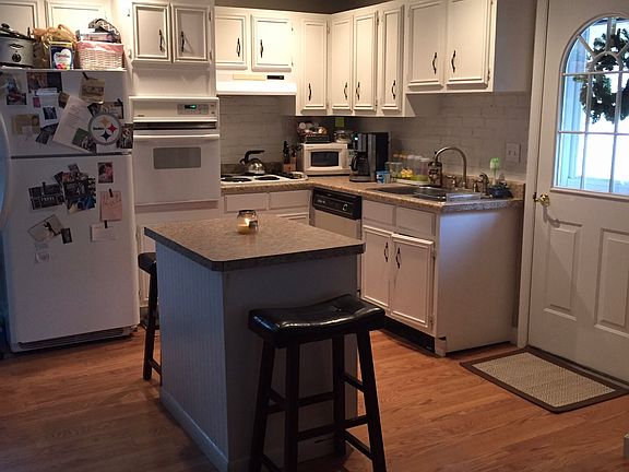 2nd image of 415 Mary St