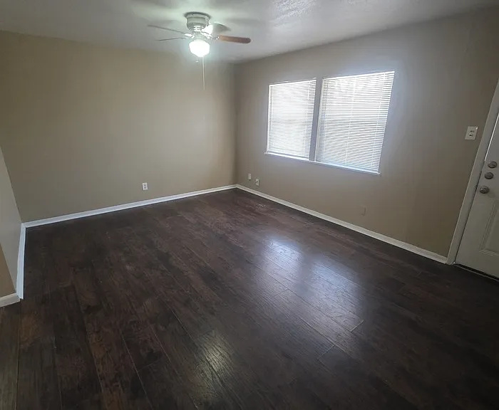 711 Ruby Dr — Photo 3