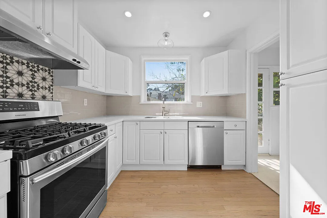 2 bed, 1.0 bath, 1200 sqft, $4,495 — Photo 4