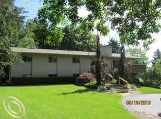 6000 Waterford Hill Ter, Clarkston, MI