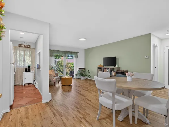 1 Toms Point Lane #17E, Port Washington, NY 11050