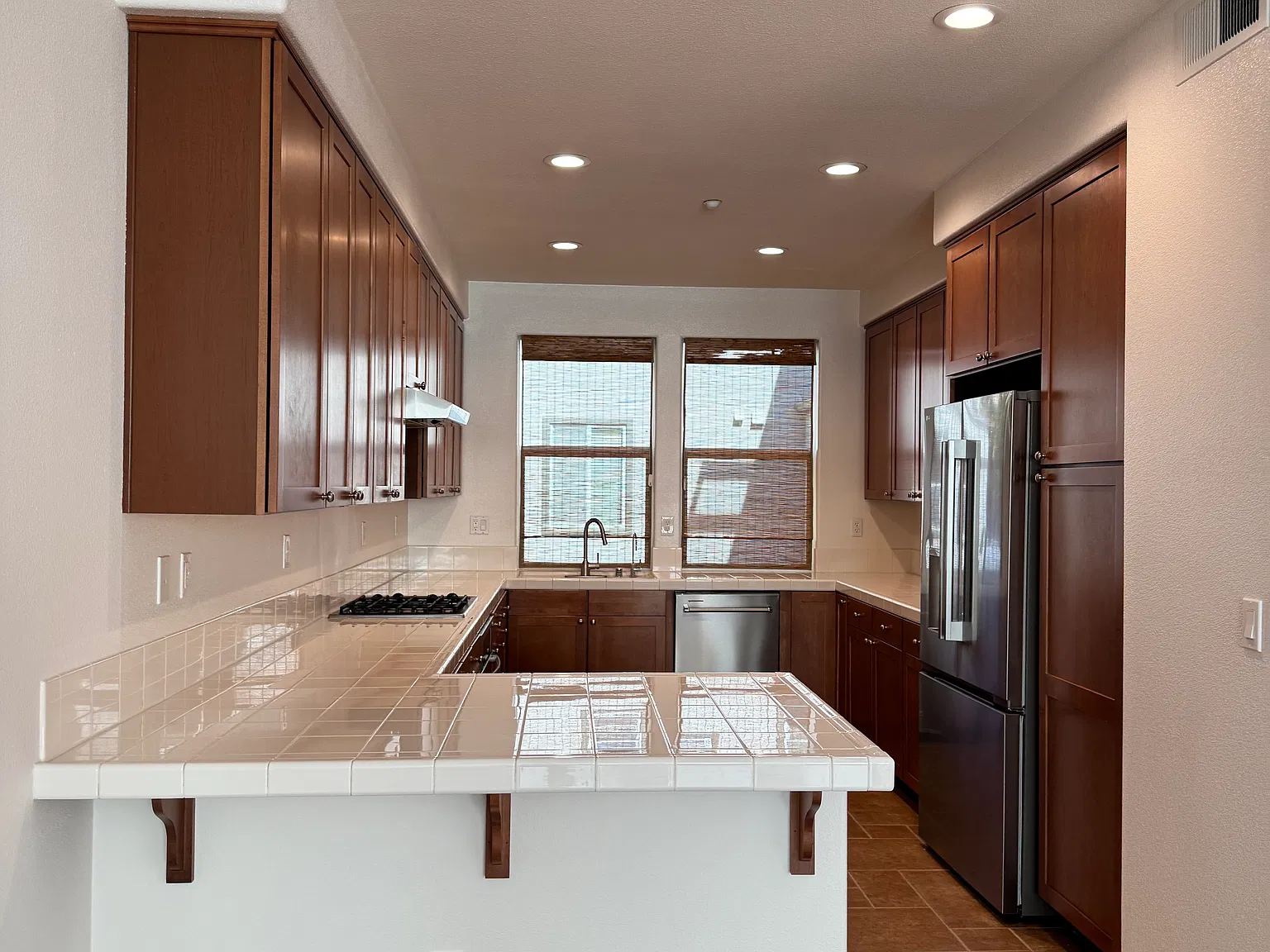 3 bed, 3.5 bath, 1930 sqft, $4,950 — Photo 3