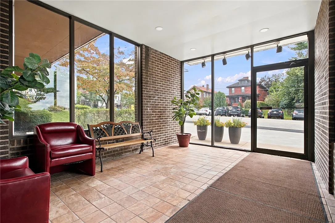1 bed, 876 sqft, $1,400 — Photo 2