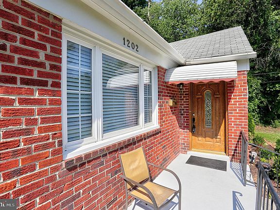 4th image of 1202 Dennis Ave