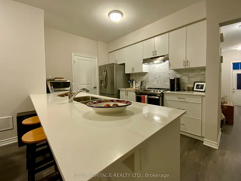 17 Lakewood Cres #17 — Photo 4