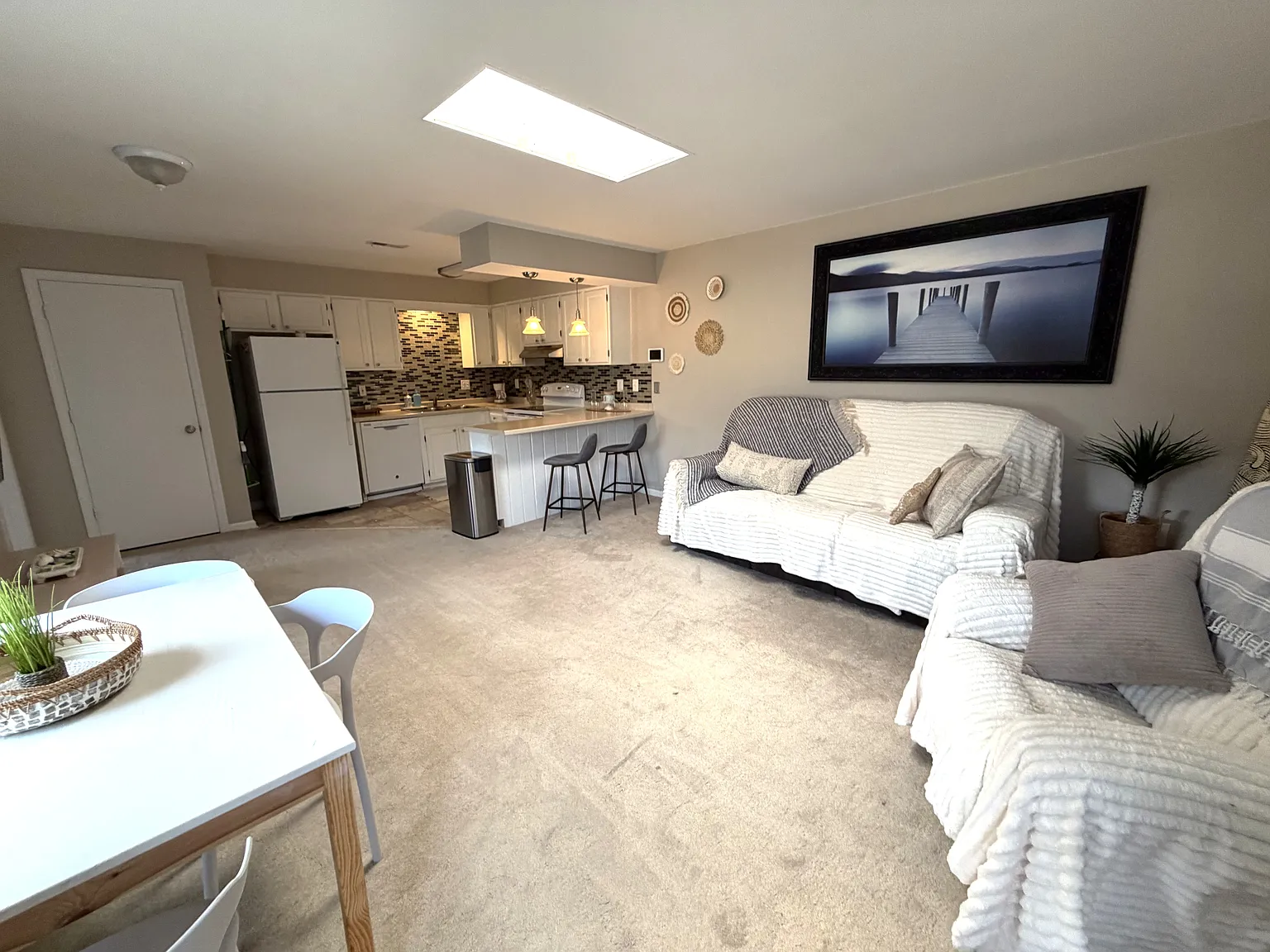 2 bed, 948 sqft, $2,100 — Photo 2