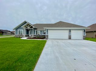 1700 E Pea Ridge Dr, Republic, MO 65738