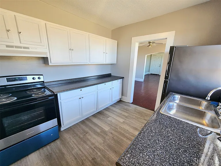 210 W Osceola St — Photo 20