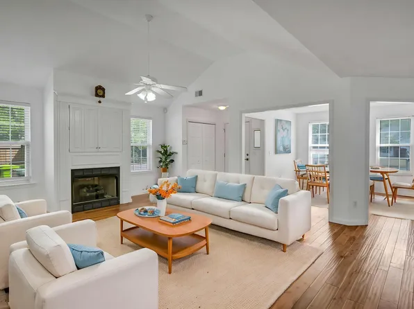 9 Twin Oaks Cir, Columbia, SC 29209