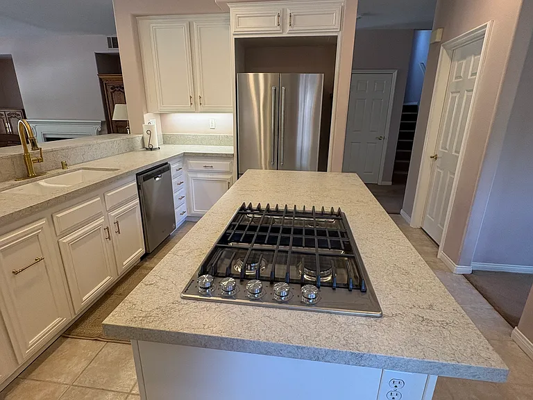 524 Golden West Dr — Photo 8