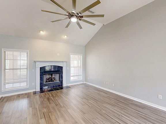 4th image of 414 Mill Creek Cir