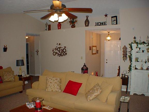 3rd image of 1521 N Wilford Ln
