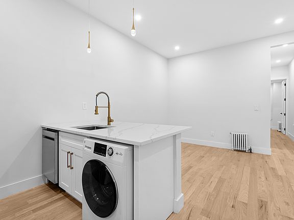 3rd image of 202 W 96th St #1C