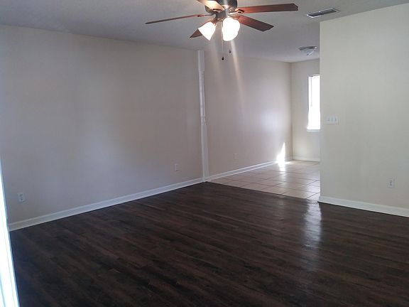 5th image of 1601 Coombs Dr Floor 1