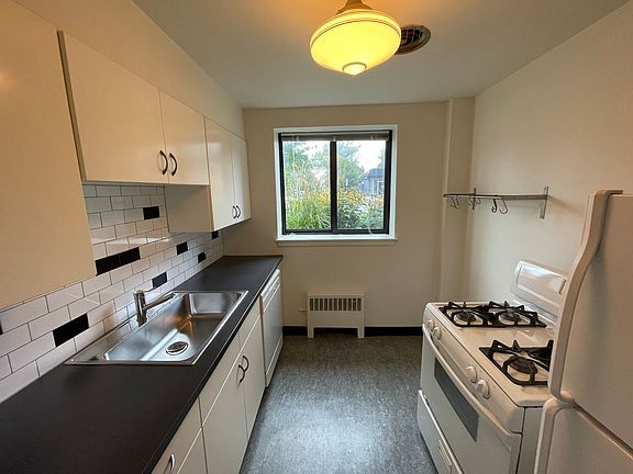 3rd image of 622 Snelling Ave S #632-2
