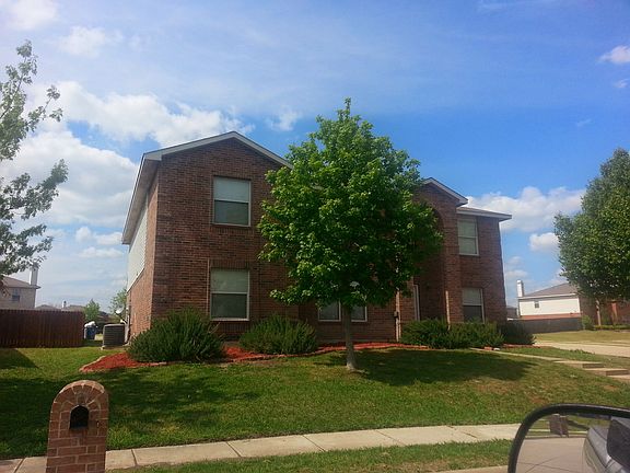 2nd image of 1530 Foxwood Ln