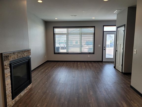 2nd image of 601 Prairie Rose Dr