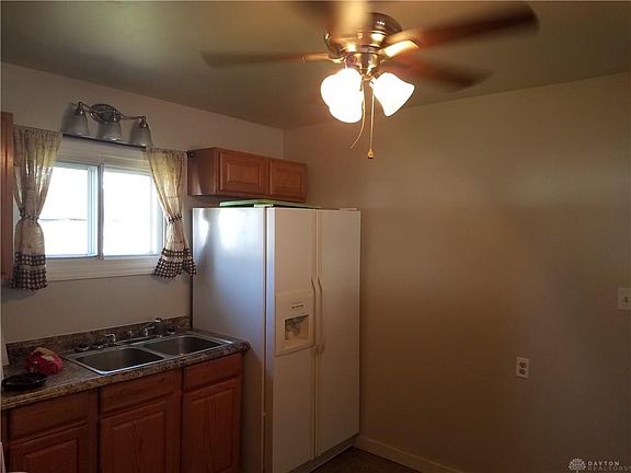 5th image of 528 Center St