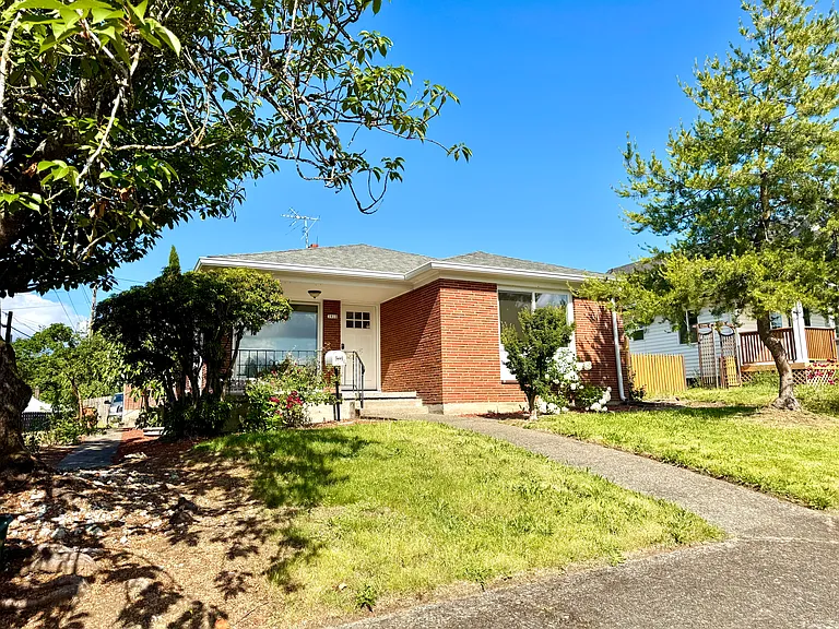 3910 NW Franklin St #A — Photo 1