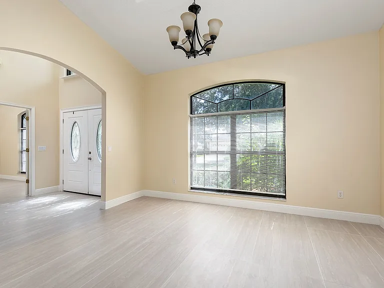 1585 Cherry Ridge Dr — Photo 6