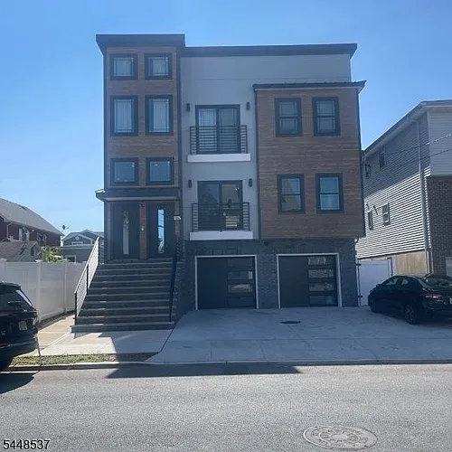 1297 Avy St Photo 1