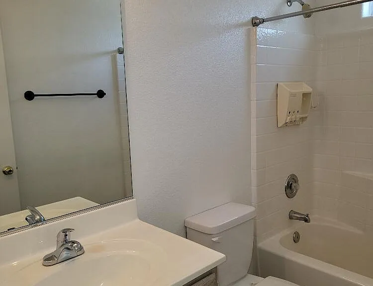 830 Falcon Dr — Photo 12