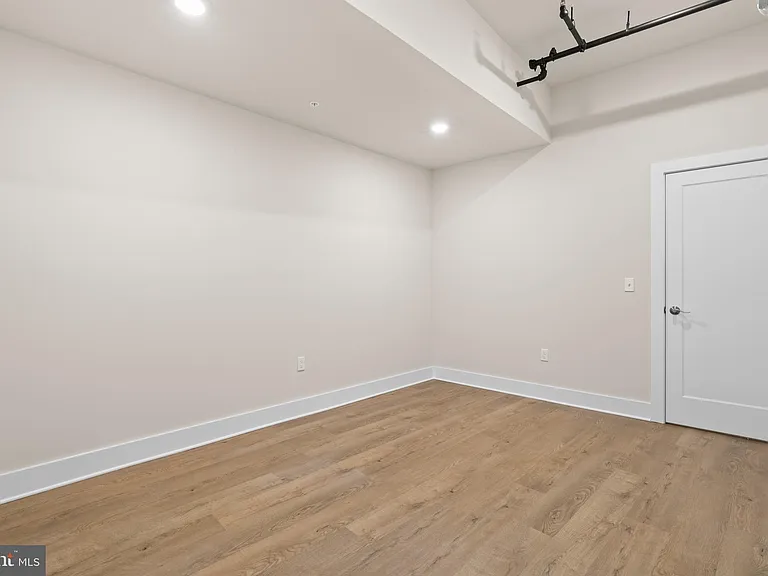 30 W Broad St #5 — Photo 28
