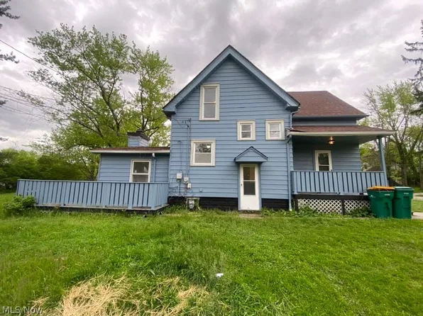 15413 Raymond St, Maple Heights, OH 44137