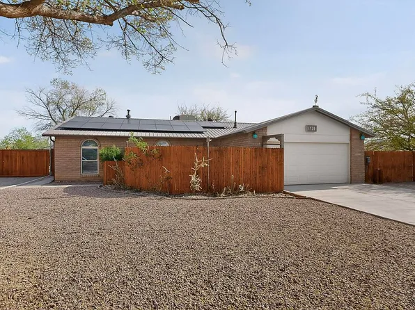 1735 Borealis Ave SE, Rio Rancho, NM 87124
