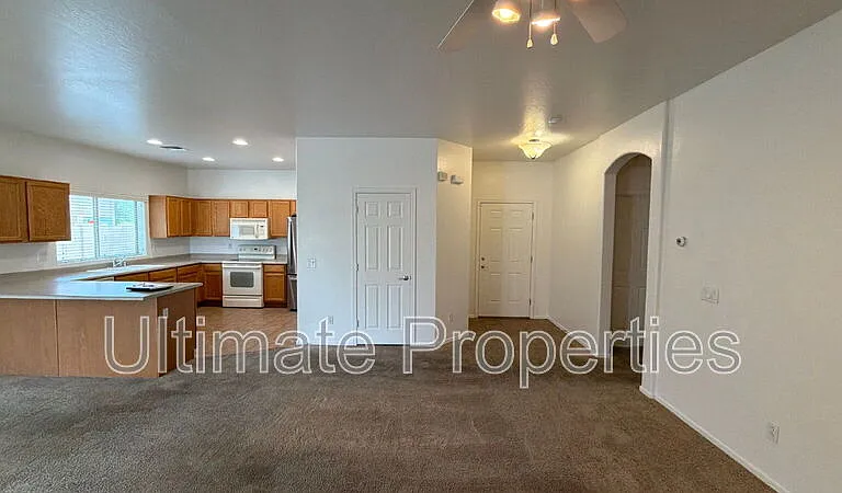 13849 W Maui Ln — Photo 6