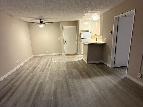 3rd image of 256 S La Fayette Park Pl APT 102